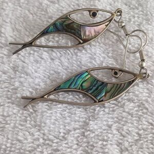 ALPACA 💕abalone shell fish design earrings. Made in Mexico.